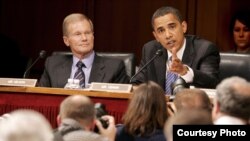 A la izquierda, el senador demócrata por la Florida, Bill Nelson y a su lado el presidente de Estados Unidos Barack Obama 