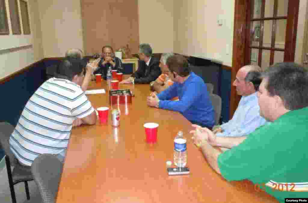 Reunión del Movimiento Cristiano Liberación en la Iglesia Inmaculada, Miami, 2012.