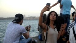 Jóvenes cubanos abandonan la UJC