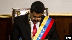 El presidente de Venezuela, Nicolás Maduro (i), junto al presidente de la Asamblea Nacional Venezolana, Diosdado Cabello (d)