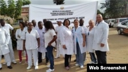 Médicos cubanos en África. 