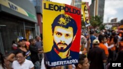 Simpatizantes del opositor venezolano Leopoldo López se manifiestaron el viernes 22 de julio de 2016, en las afueras del Palacio de Justicia de Caracas.