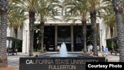 Universidad Estatal de California, filial de Fullerton.