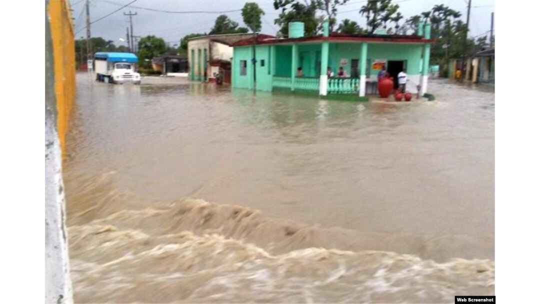 Sancti Spíritus bajo el agua tras el paso de la tormenta subtropical Alberto.