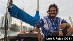 David Berenger, marinero cubano que atravesó el Atlántico desde Europa a América en el Lourdes-Emyca, un velero de su propiedad en 2019.