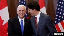 El premier canadiense Justin Trudeau y el vicepresidente de EEUU Mike Pence.