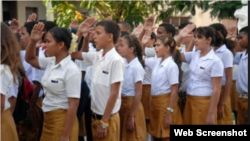 Niños de secundaria básica en Cuba