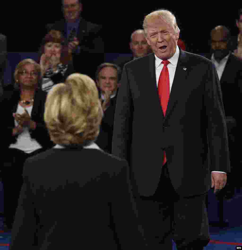Donal Trump en el segundo debate presidencial.