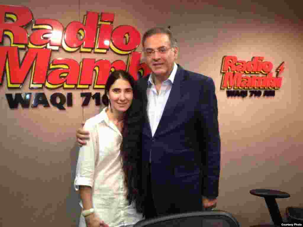 Yoani Sánchez con el periodista Oscar Haza