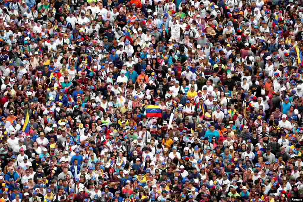 Manifestantes contra Nicolás Maduro en la protesta del 23 denero de 2019.