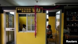 Una oficina de Western Union en La Habana. (REUTERS/Alexandre Meneghini/Archivo)