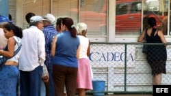 Algunas CADECA han cerrado antes de hora, por falta de pesos (cup) para realizar transacciones con ‘chavitos’ o pesos convertibles