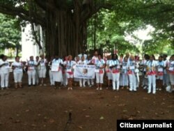 Reporta Cuba Damas de Blanco domingo 12 en Parque Gandhi La Habana Foto Angel E Escobedo