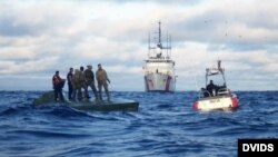 Guardia Costera desembarca drogas interceptada
