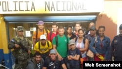 Grupo de cubanos retenidos en Honduras el 24 de noviembre, 2015.