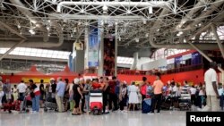 Cubanos en el Aeropuerto Internacional José Martí. REUTERS/Desmond Boylan