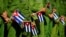 Soldados cubanos con banderas durante una marcha oficialista en La Habana. REUTERS/Alexandre Meneghini/Archivo