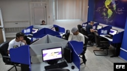 Cubanos estrenan servicio de Internet 