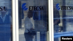 Una cabina de ETECSA en La Habana.