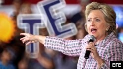 Hillary Clinton hace campaña en Coral Springs, Florida.