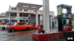 Escasez de alimentos y falta de combustible golpean a cubanos