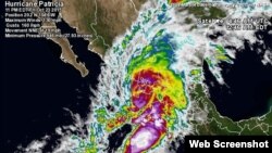 Imagen infrarroja del huracán Patricia a las 11 pm del viernes 10/23/15.