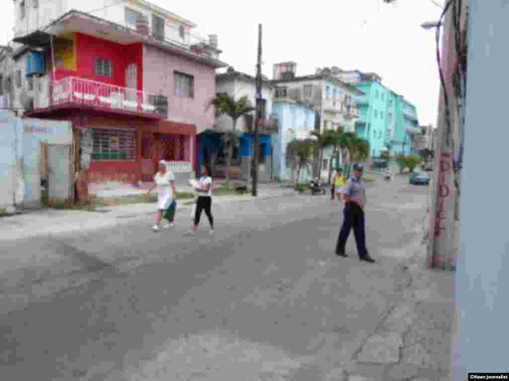 &nbsp;Vigilancia, asedio a casa del opositor Angel Egberto Escobedo, Habana.
