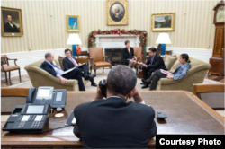 El presidente Barack Obama en la Casa Blanca durante su conversación con Raúl Castro la víspera del anuncio.