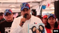 Fotografía de hoy, sábado 16 de febrero de 2013, por Prensa Miraflores del vicepresidente venezolano, Nicolás Maduro