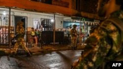 Ejército de Colombia patrullando las calles de Medellín