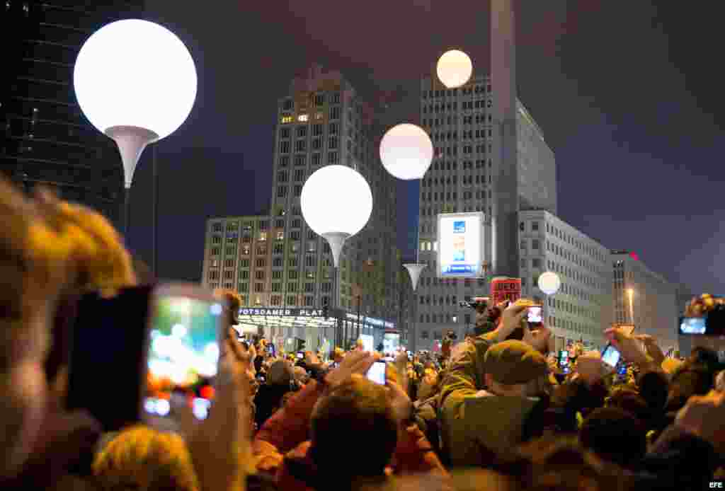 La frontera de la luz, como llamaron a los globos lumínicos que marcaron la frontera entre Berlín Oriental y Occidental. 