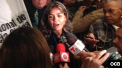 La opositora y Dama de Blanco Sara Marta Fonseca a su llegada a Miami, este martes 7 de enero de 2014.
