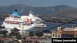 Reporta Cuba. Un crucero en la bahía de Santiago de Cuba (diciembre, 2014). Foto: Ridel Brea.