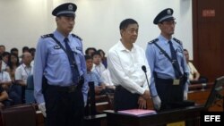 Fotografía facilitada por el Tribunal Intermedio de Jinan, del juicio al expolítico chino Bo Xilai por diversos delitos de corrupción. 