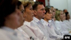 Un grupo de médicos extranjeros participa en un entrenamiento en la Universidad de Brasilia (Brasil), para trabajar en sanidad pública en este país.