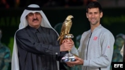 Djokovic celebra su victoria en Doha.