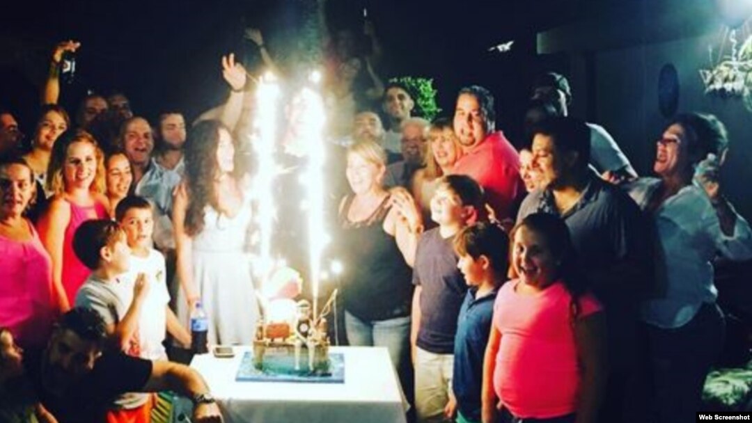 En julio pasado junto a María y otros familiares celebró su cumpleaños 24.