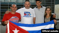 Cubanos en los juegos macabeos de derecha a izquierda los hermanos Roxana y Rafael González