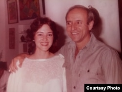 Ileana de la Guardia y su padre, el coronel Tony de la Guardia, fusilado por la "sentencia" de un Tribunal Militar que ratificó en pleno el Consejo de Estado de Cuba en julio de 1989.