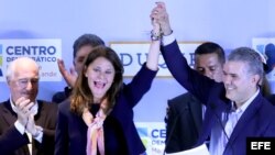 Uribista Iván Duque promete mantener a Colombia a salvo del populismo