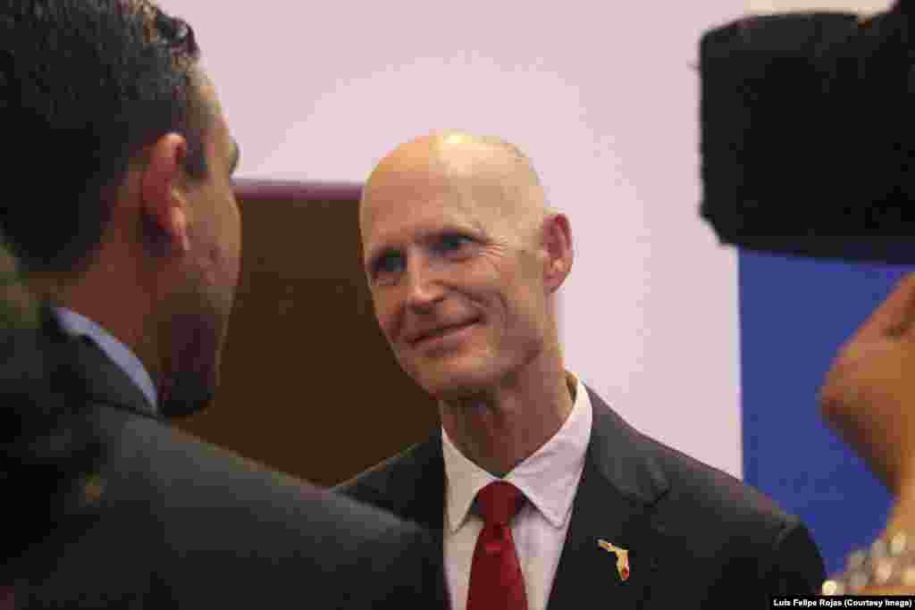Rick Scott, gobernador del estado de la Florida en el en el antes del debate de los aspirantes republicanos en la Universidad de Miami. Foto: Luis Felipe Rojas.