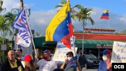 Venezolanos celebran aprobación de TPS, durante el anuncio de una medida similar en 2021. (Foto: Archivo/OCB)