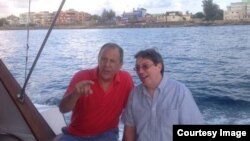 El canciller ruso Serguei Lavrov (i) y su homólogo cubano Bruno Rodríguez.
