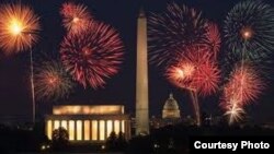 Perspectiva de los fuegos artificiales del 4 de julio en Washington D.C.