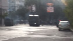 Carabineros de Chile resistiendo avance de manifestantes en Valparaíso. (Foto: Paul Sfeir)