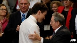Castro y Trudeau en la Universidad de La Habana. 