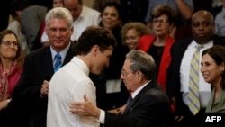El general Raúl Castro y el primer ministro canadiense Justin Trudeau en la Universidad de La Habana, el 16 de noviembre de 2016. (Enrique de la Osa / AFP).