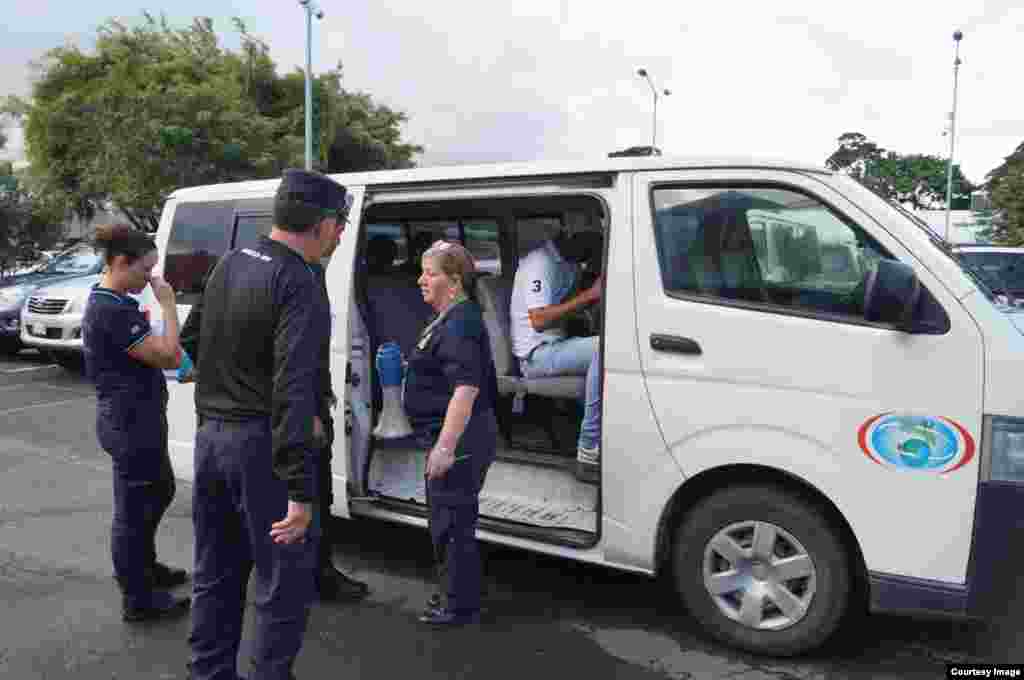 Cubanos varados en Costa Rica son deportados a Nicaragua por la Dirección General de Migración y Extranjería. 