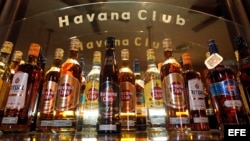 Vista de botellas del ron Havana Club. 