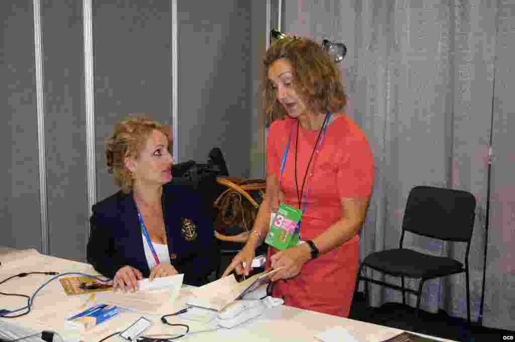 Karen Caballero y Diana Molineaux desde la convención.